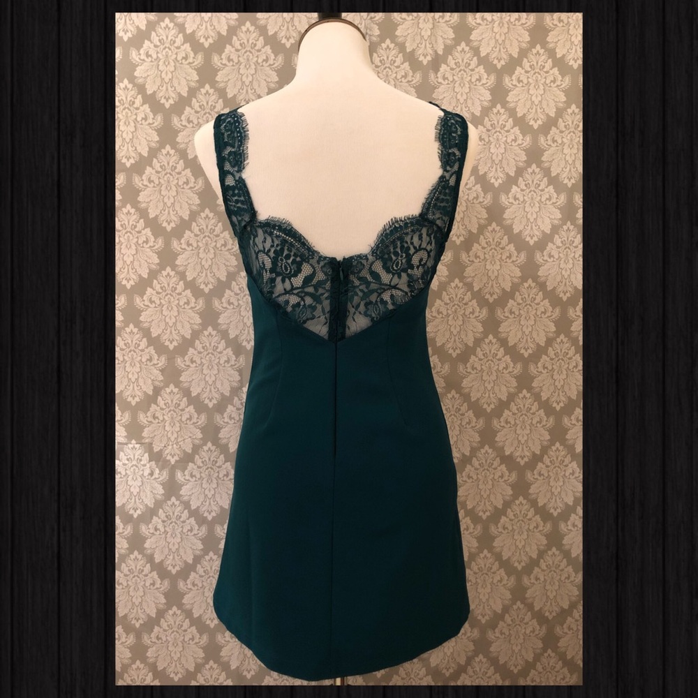 🆕Chic & Elegant Lace Back Dress🆕